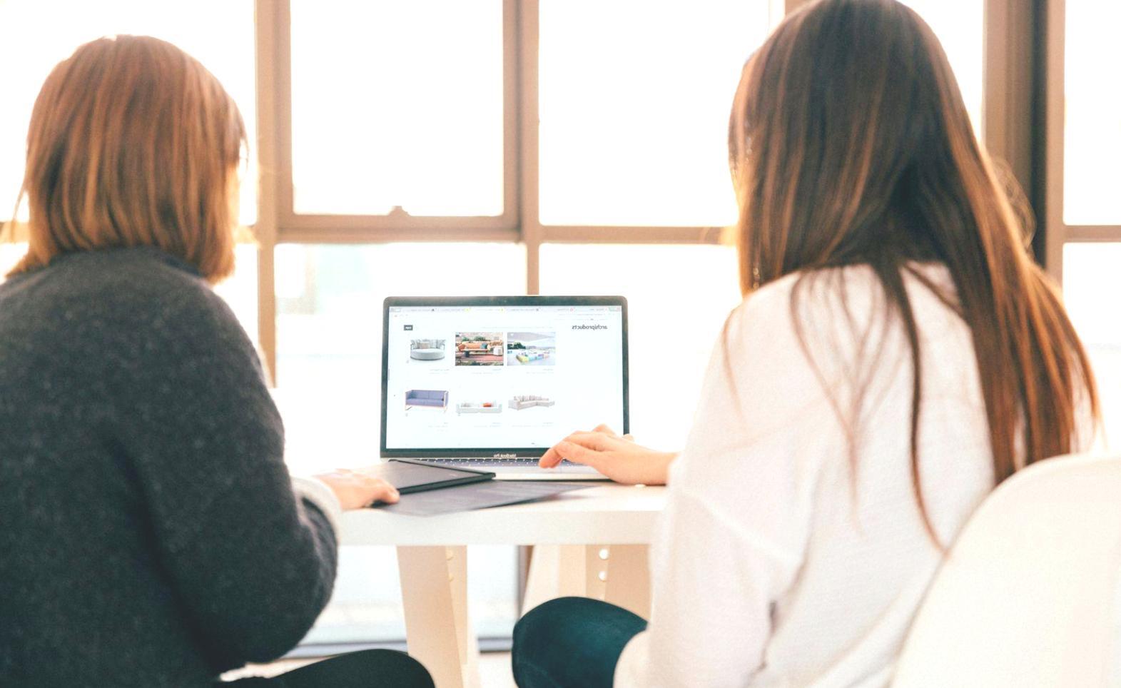 Ambiente di apprendimento dedicato all'esplorazione della psicologia attraverso pratiche creative